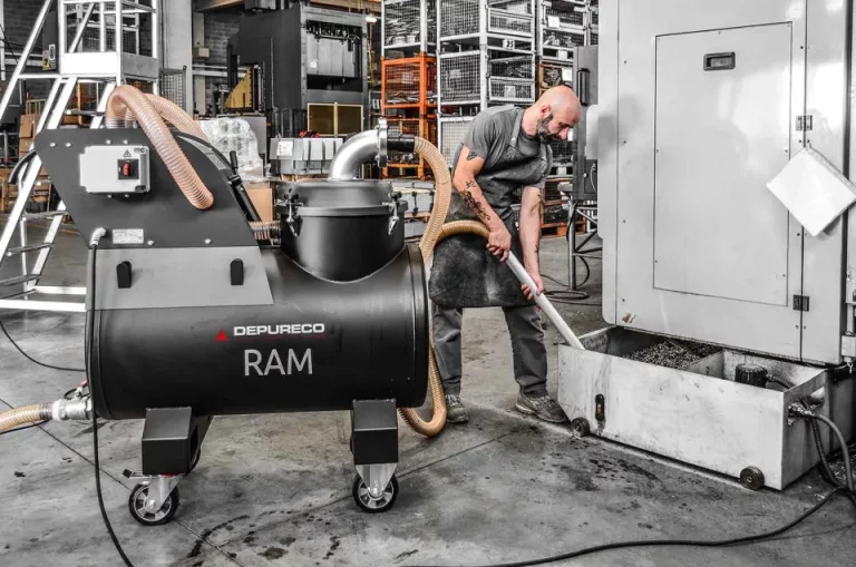 CNC sump vacuum recovering coolant and metal chips from a machine tank