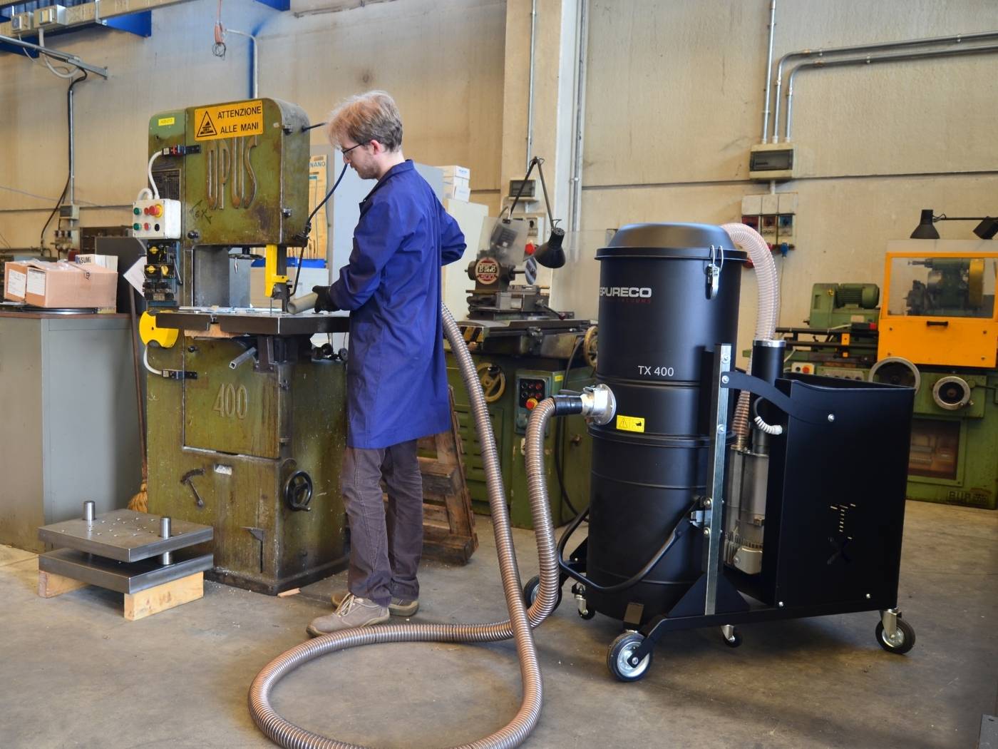 Metal chips vacuum cleaners